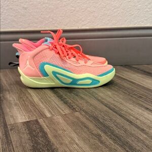 Air jordan deuce Pink and Blue Athletic Shoes